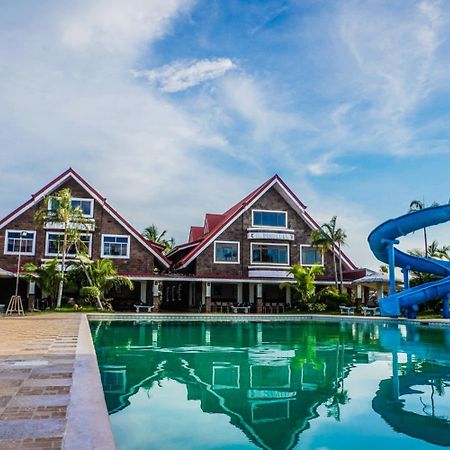 El Pescador Resort Hotel Bolinao Esterno foto